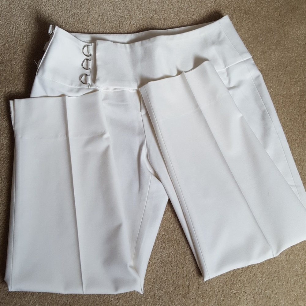 Solange White Capri Pant